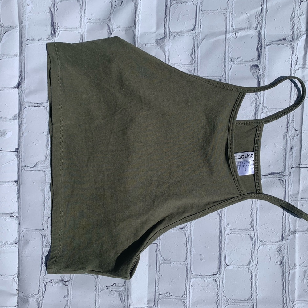 Divided cropped tee